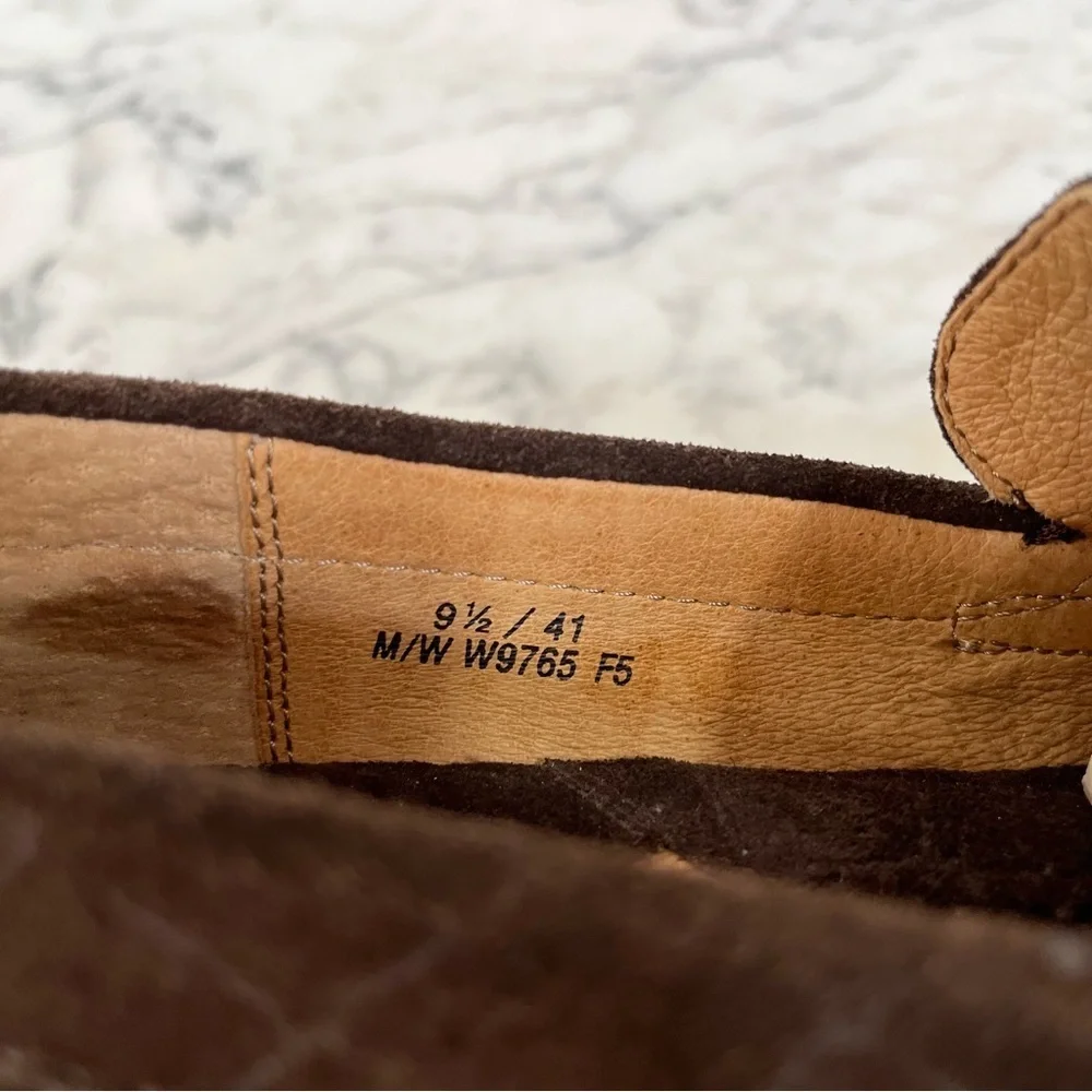 Born croc Embossed brown suede loafers unisex men’s size 9.5 women’s size 10.5